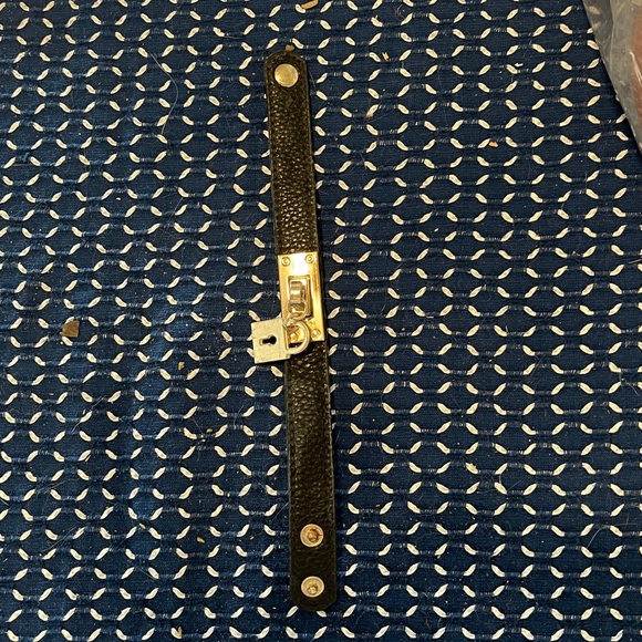 NEW** Padlock Elastic Bracelet - Picture 2 of 4